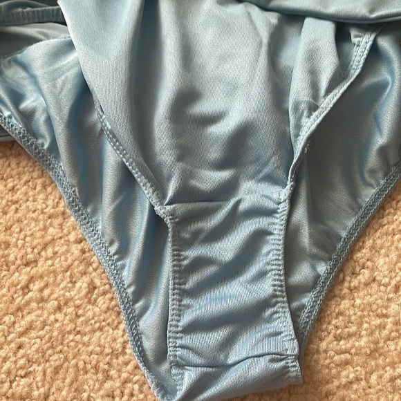 Womens New Nike Dri-Fit Running Shorts - Picture 6 of 8